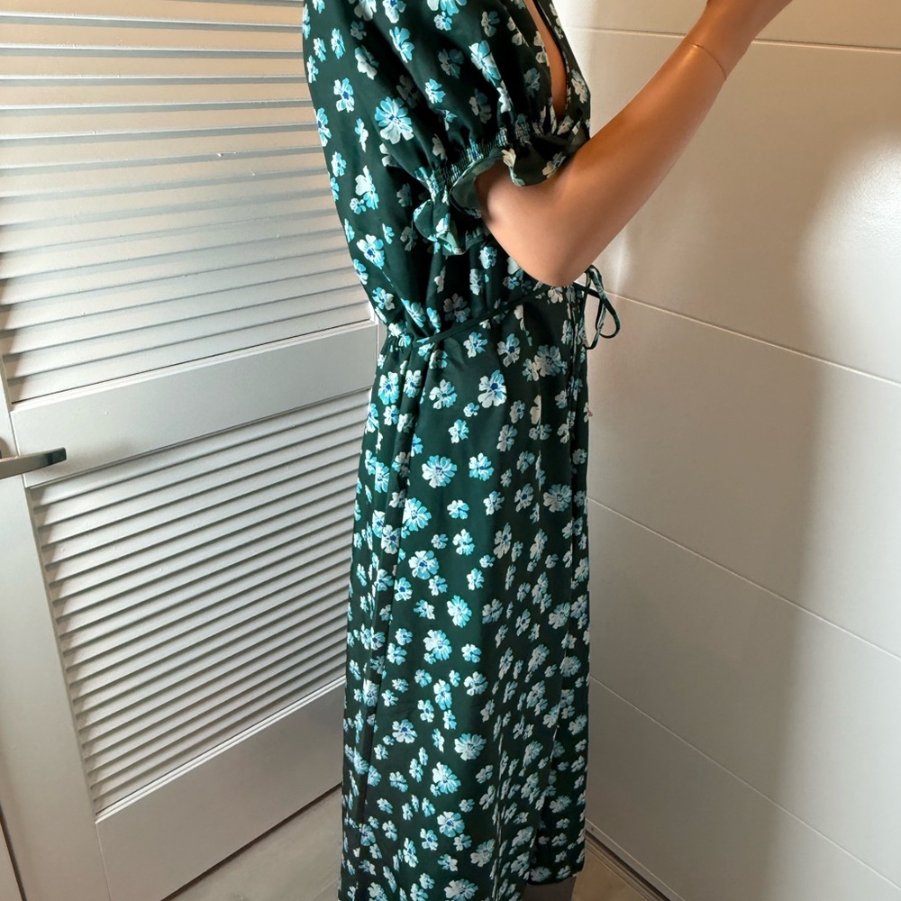 Outerknown Flora puff sleeve A line button front green large . - Picture 3 of 15